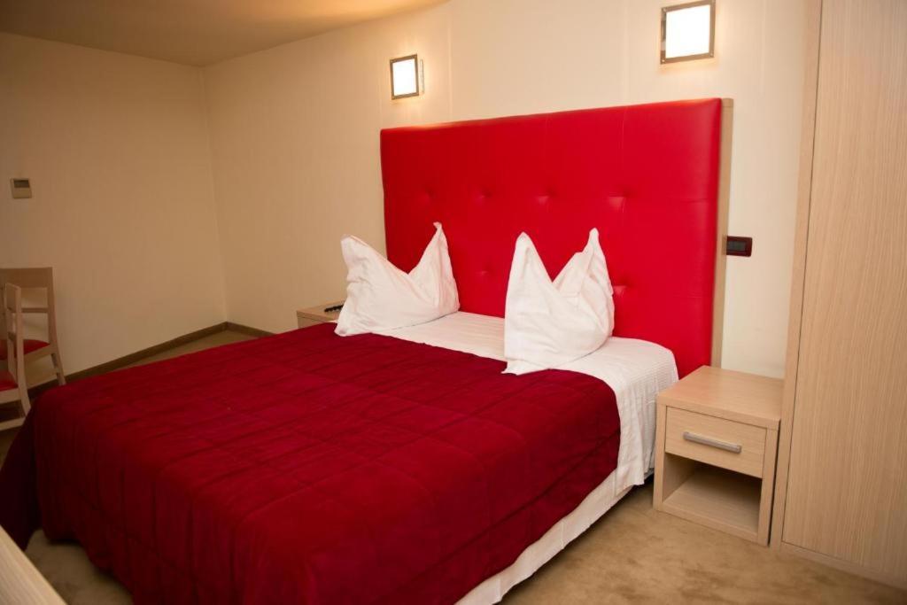 Grand Master Hotel Dej Bagian luar foto