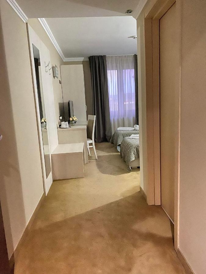 Grand Master Hotel Dej Bagian luar foto