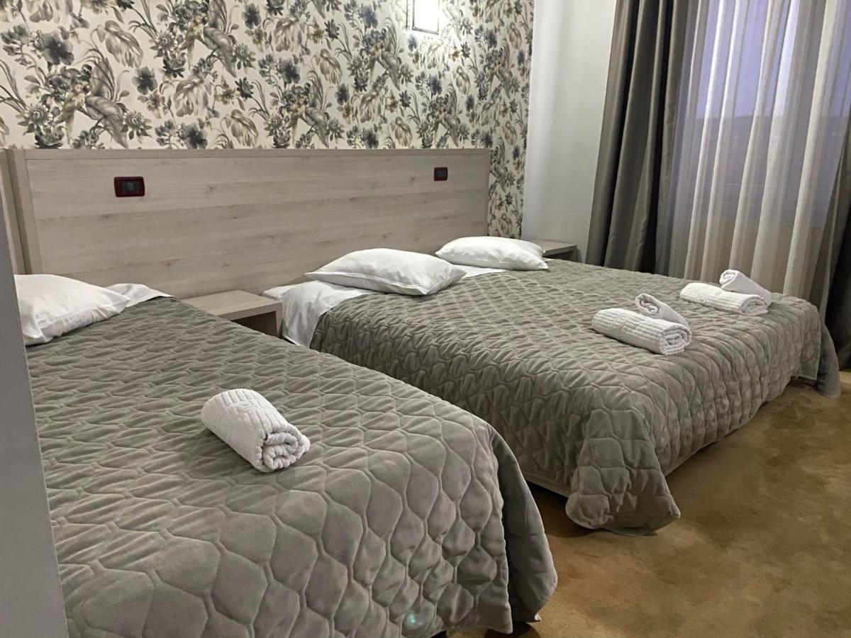 Grand Master Hotel Dej Bagian luar foto